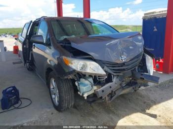  Salvage Toyota Sienna