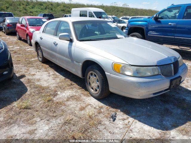  Salvage Lincoln Towncar