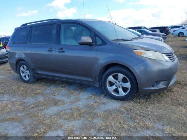  Salvage Toyota Sienna