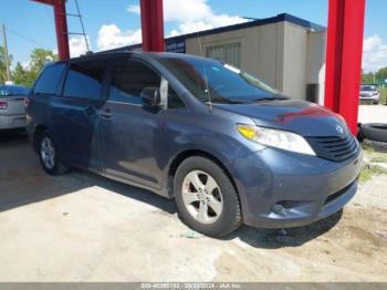  Salvage Toyota Sienna