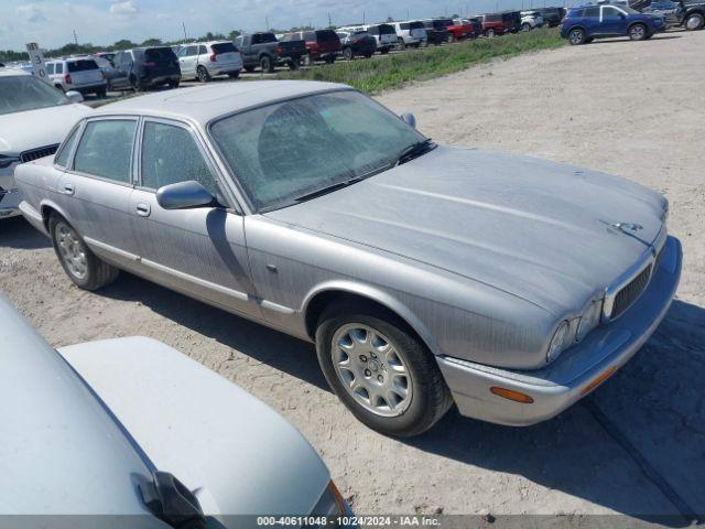  Salvage Jaguar Xj8