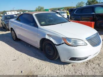  Salvage Chrysler 200