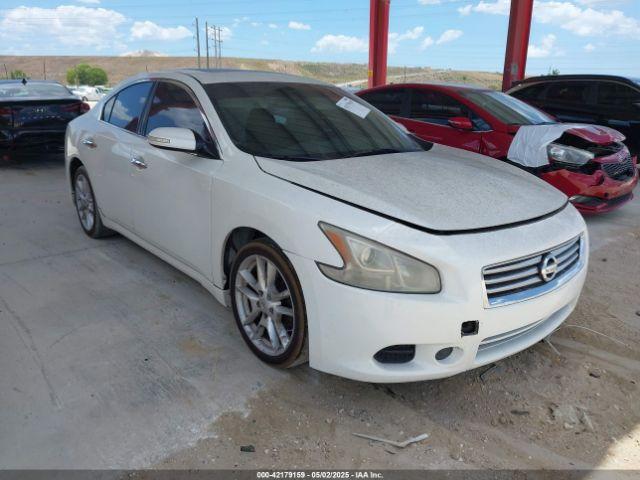  Salvage Nissan Maxima