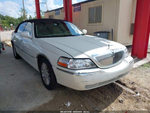  Salvage Lincoln Towncar