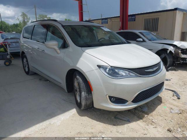  Salvage Chrysler Pacifica
