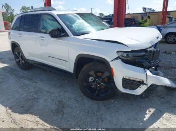  Salvage Jeep Grand Cherokee