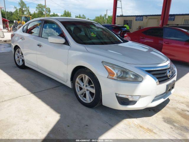  Salvage Nissan Altima