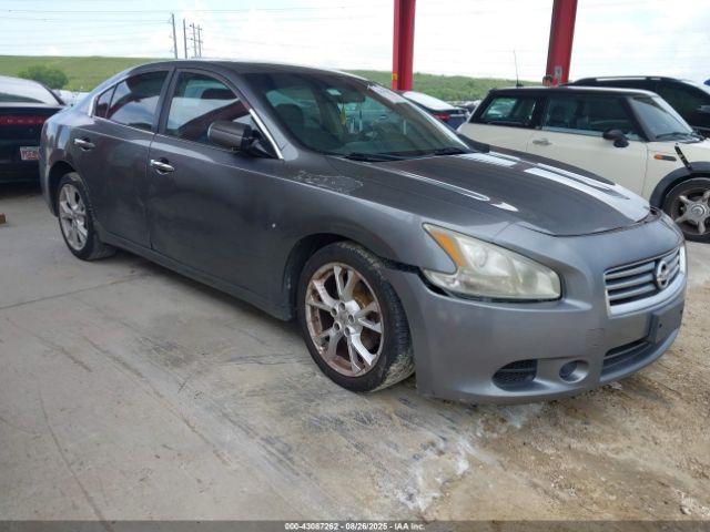  Salvage Nissan Maxima