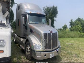  Salvage Peterbilt 579