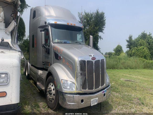  Salvage Peterbilt 579