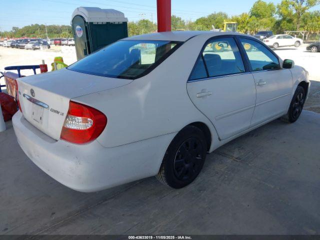 Toyota Camry Le Image 4