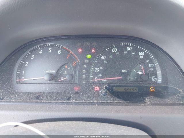 Toyota Camry Le Image 5