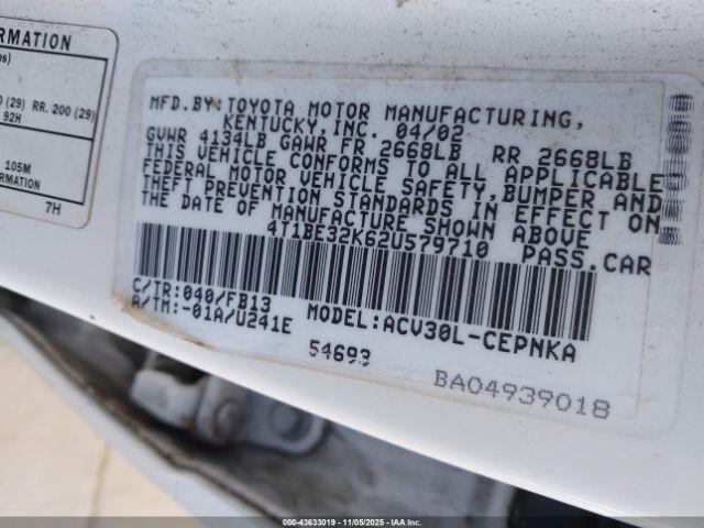 Toyota Camry Le Image 8