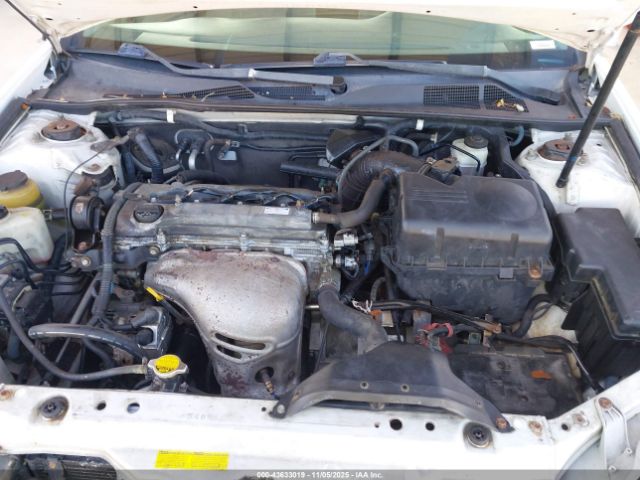 Toyota Camry Le Image 9