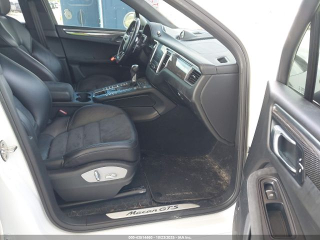 Porsche Macan Gts Image 5