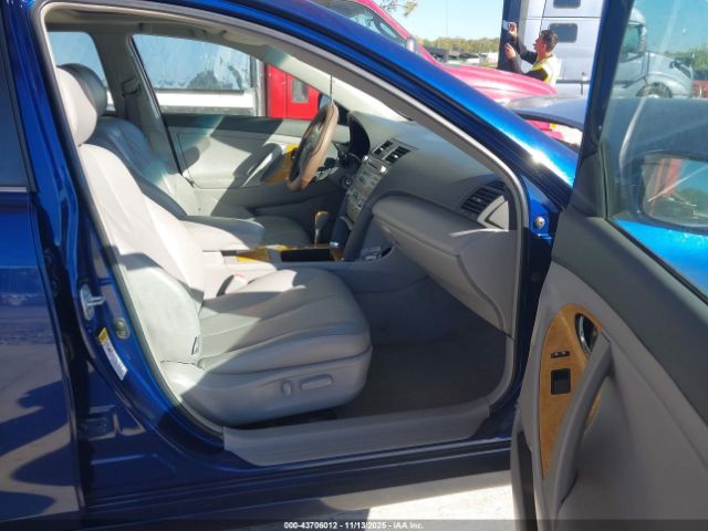 Toyota Camry Xle V6 Image 6