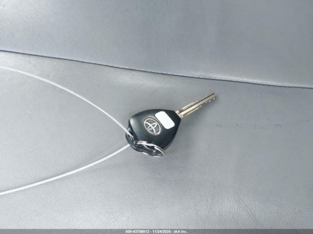 Toyota Camry Xle V6 Image 12