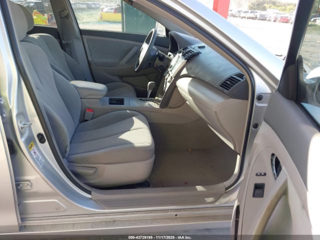 Toyota Camry Le V6 Image 4