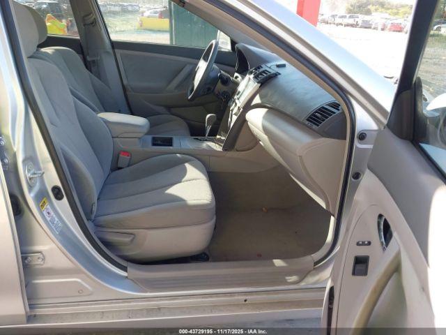 Toyota Camry Le V6 Image 4