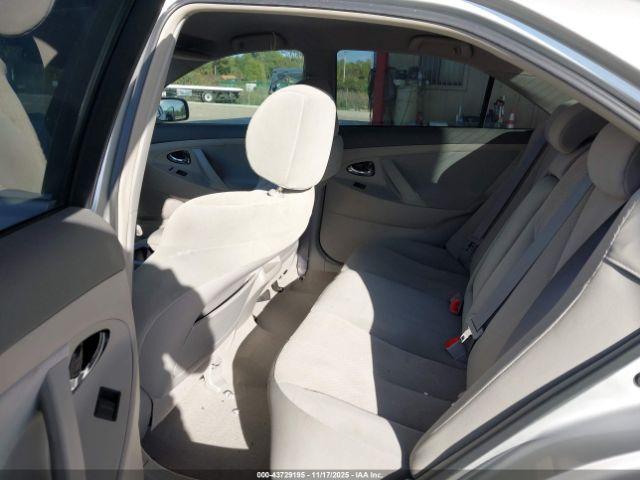 Toyota Camry Le V6 Image 13