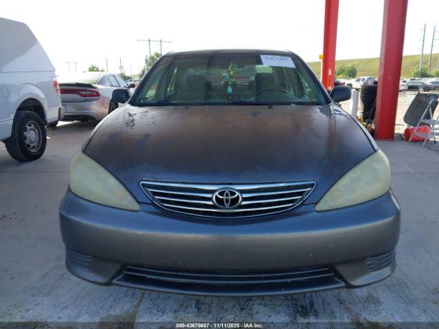 Toyota Camry Std Image 7