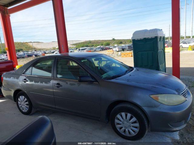 Toyota Camry Std Image 10