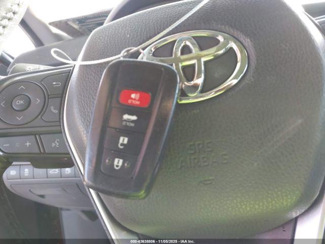 Toyota Camry Se Image 11