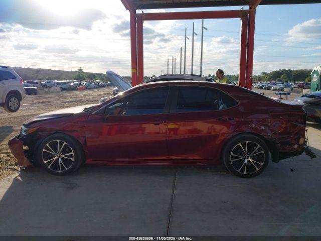 Toyota Camry Se Image 16