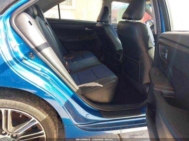 Toyota Camry Se Image 8