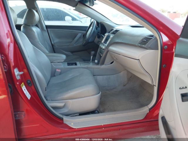 Toyota Camry Le Image 10