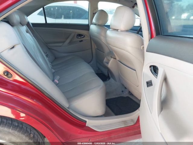 Toyota Camry Le Image 7