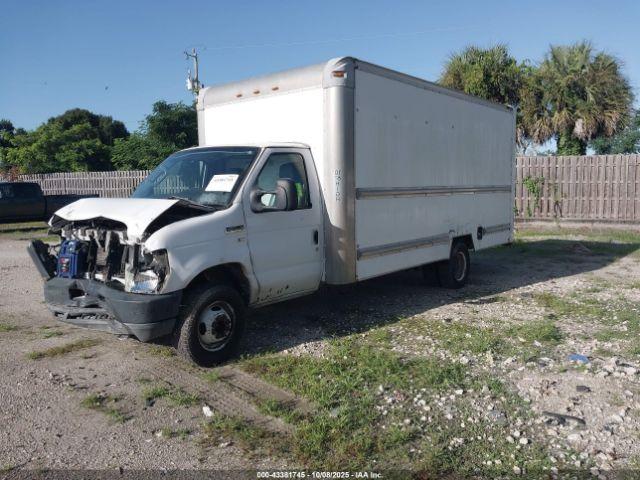 Ford E-350 Image 17