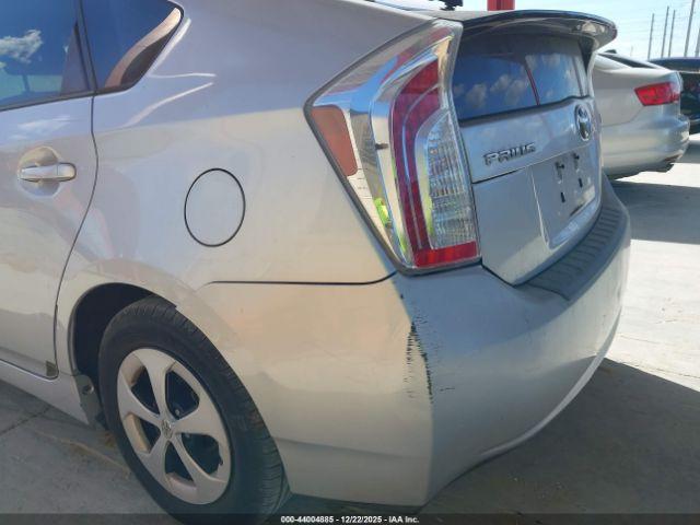 Toyota Prius Two Image 11