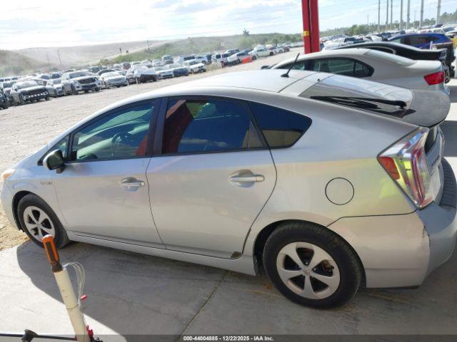 Toyota Prius Two Image 16