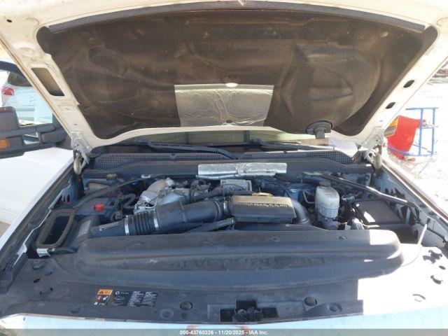 Chevrolet Silverado 2500 Lt Image 12