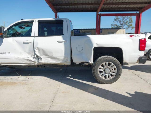 Chevrolet Silverado 2500 Lt Image 11