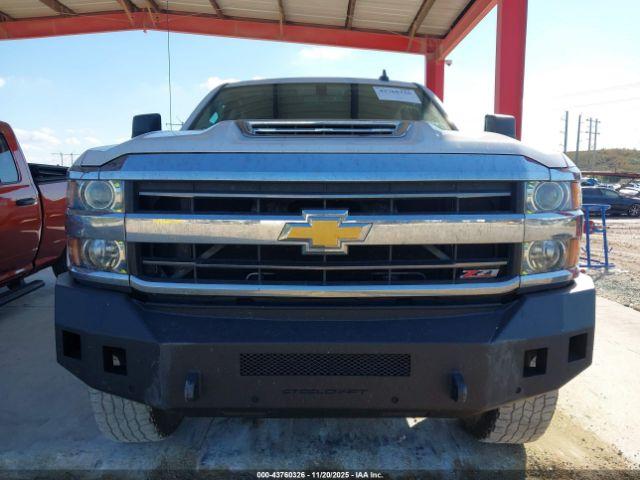 Chevrolet Silverado 2500 Lt Image 5