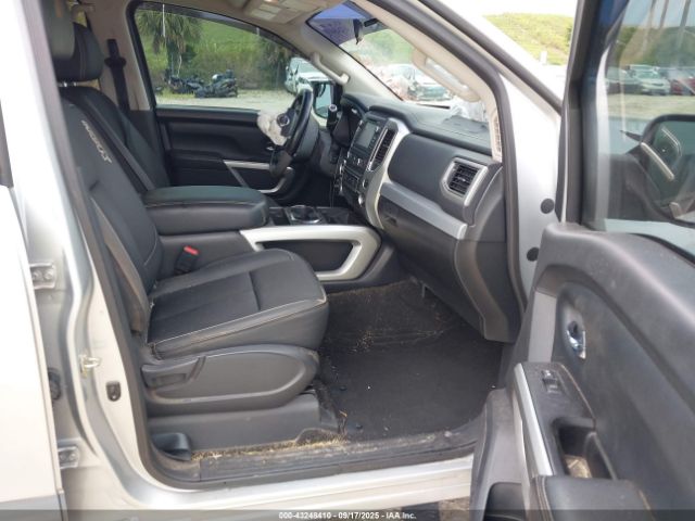 Nissan Titan Pro-4x Image 9