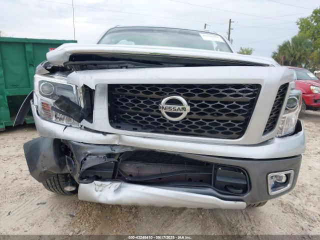 Nissan Titan Pro-4x Image 12