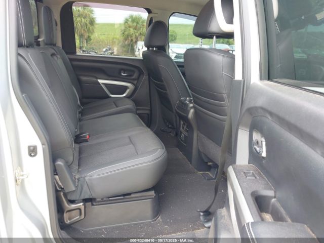 Nissan Titan Pro-4x Image 11