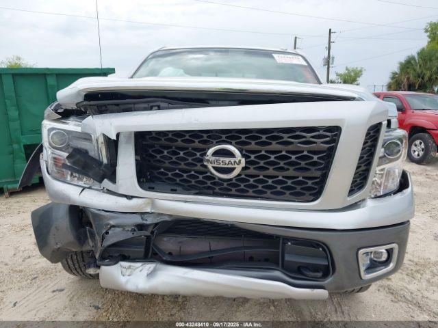 Nissan Titan Pro-4x Image 7