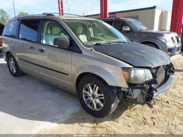  Salvage Chrysler Town & Country