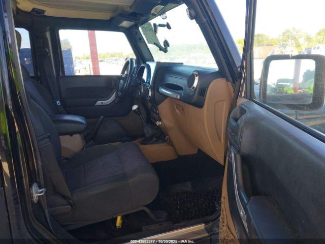 Jeep Wrangler Sahara Image 4