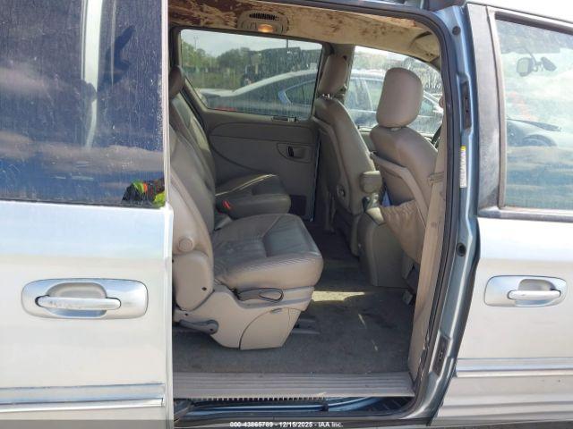 Chrysler Town & Country Lxi Image 7
