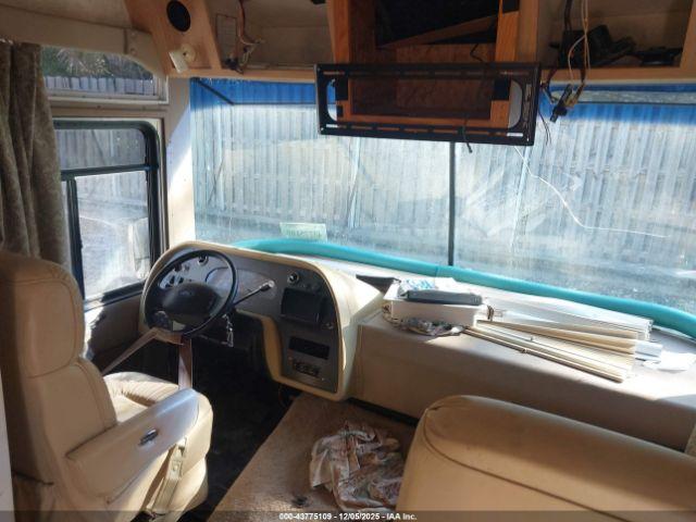 Ford F-550 Super Duty Stripped Chass Image 4