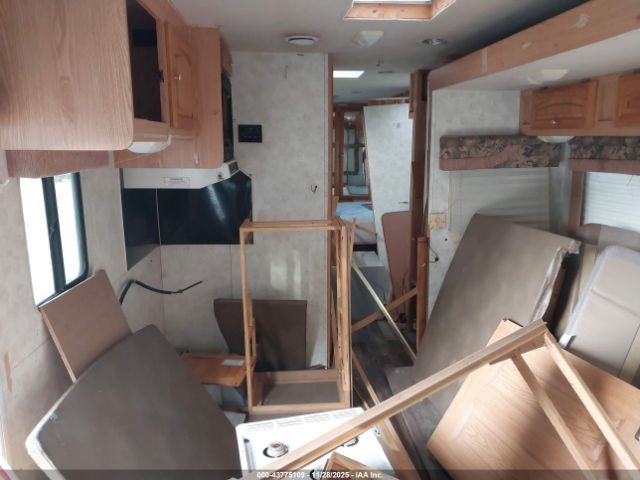 Ford F-550 Super Duty Stripped Chass Image 9