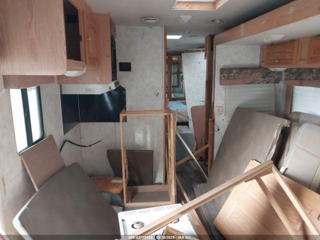 Ford F-550 Super Duty Stripped Chass Image 9