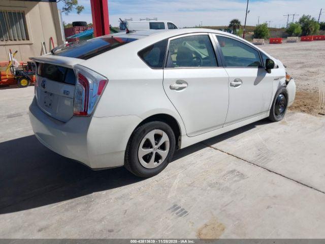 Toyota Prius Three Image 9