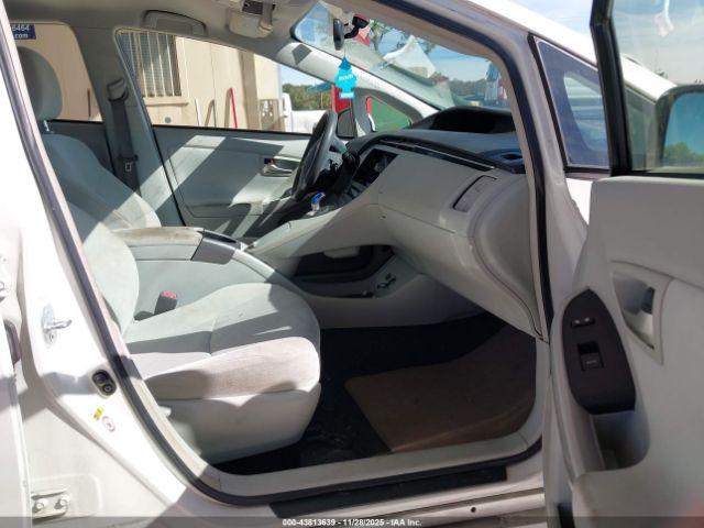 Toyota Prius Three Image 3