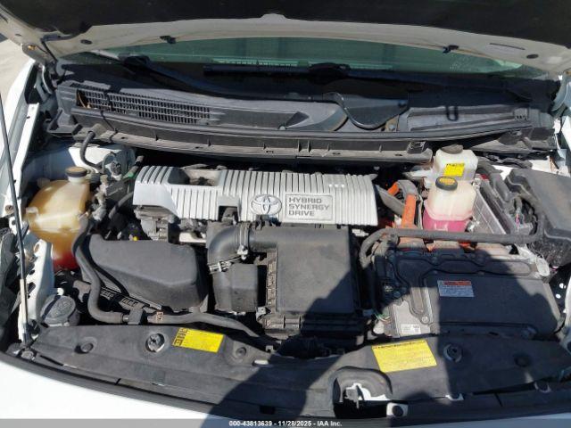 Toyota Prius Three Image 11